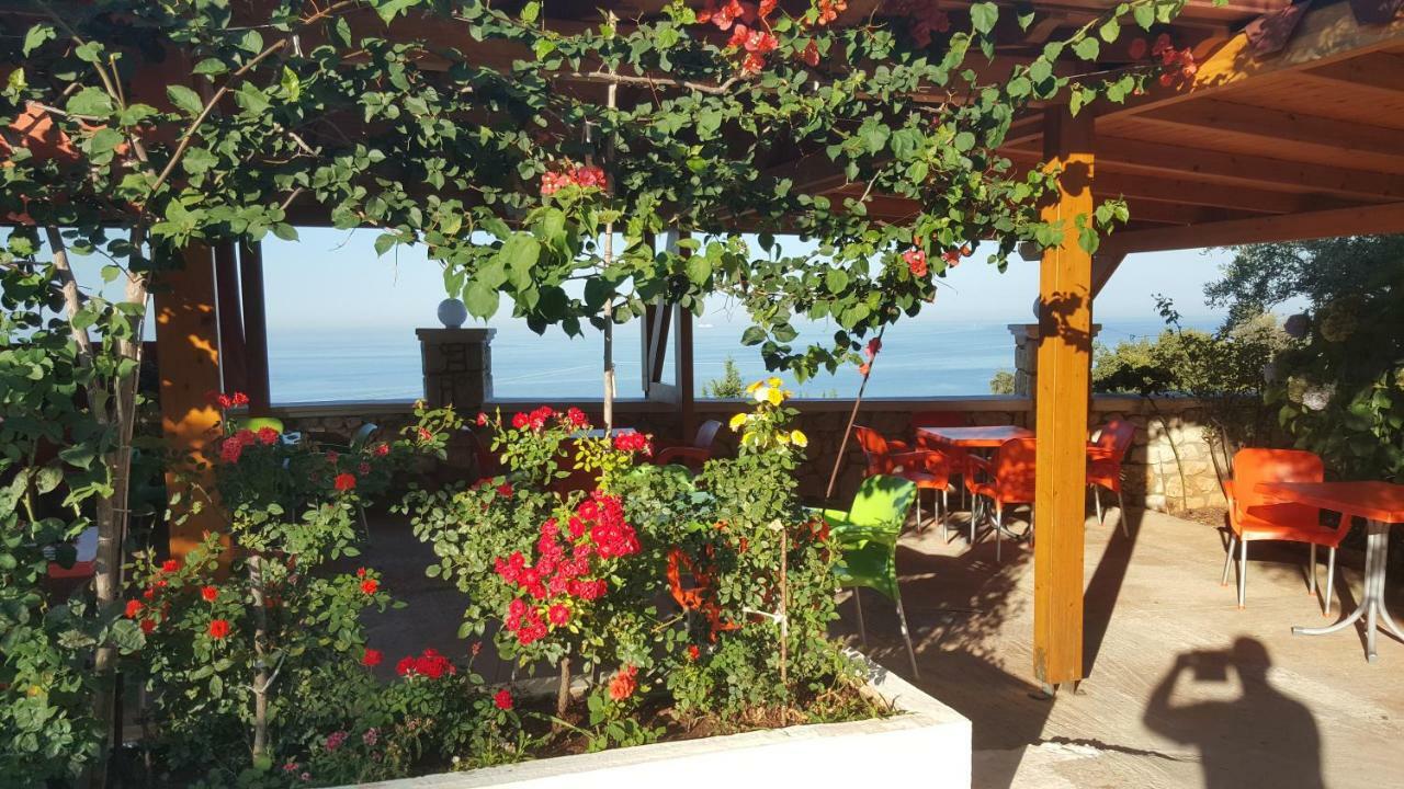 Four Seasons Hotel 3*
